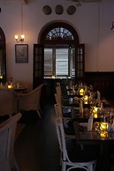 Royal Bar & Hotel