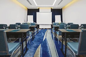 Maximilan DaNang Beach Hotel