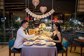 Maximilan DaNang Beach Hotel