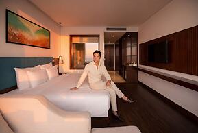 Maximilan DaNang Beach Hotel