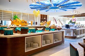 Maximilan DaNang Beach Hotel