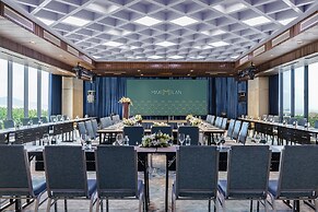 Maximilan DaNang Beach Hotel