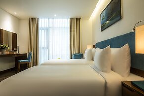 Maximilan DaNang Beach Hotel