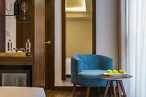 Maximilan DaNang Beach Hotel
