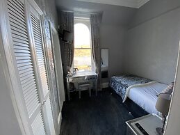 Ashburn House De Luxe B&B