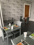 Ashburn House De Luxe B&B