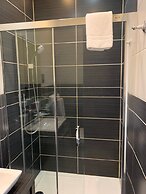 Ashburn House De Luxe B&B