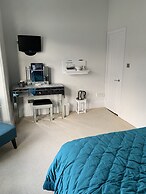 Ashburn House De Luxe B&B