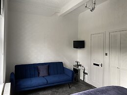 Ashburn House De Luxe B&B