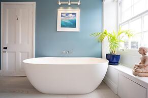 Clovelly House