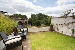 Clovelly House
