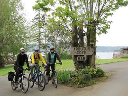 Arbutus Cove Guesthouse