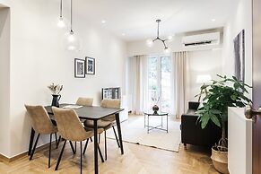UPSTREET Peaceful 2BD Apartment in Kolonaki