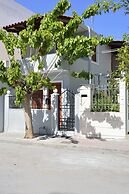 Urban Studios Manos