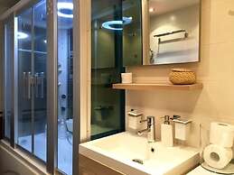 Apartment on Okeanskiy Pr. 100