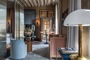 Cour des Vosges - Evok Collection