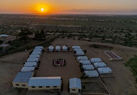Rajwada Desert Camp by Park Tree