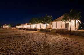 Rajwada Desert Camp by Park Tree