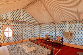 Rajwada Desert Camp by Park Tree