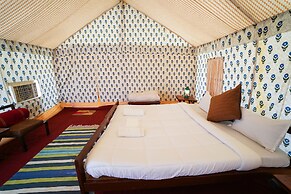 Rajwada Desert Camp by Park Tree