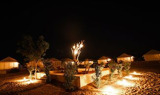 Rajwada Desert Camp by Park Tree