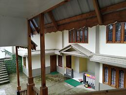 Ziro Palace Inn