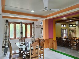Ziro Palace Inn