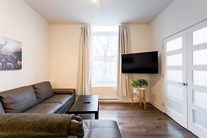Huge Industrial Loft Near Mont-royal Metro