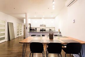 Huge Industrial Loft Near Mont-royal Metro