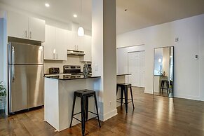 Spacious Industrial Loft in Le Plateau