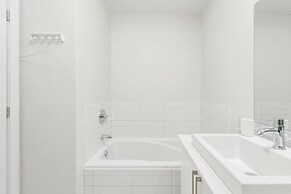 Cool and Comfortable 2 Bedroom Den