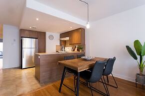 Fresh & Styled 2 Bedroom Apt in Mile End