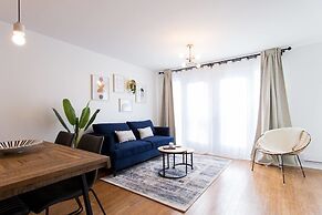Fresh & Styled 2 Bedroom Apt in Mile End