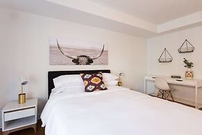 Fresh & Styled 2 Bedroom Apt in Mile End