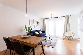 Fresh & Styled 2 Bedroom Apt in Mile End