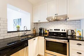 Stylish & Unique 3 Bdr Flat With Parking!