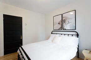 Stylish & Unique 3 Bdr Flat With Parking!