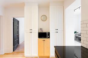 Stylish & Unique 3 Bdr Flat With Parking!