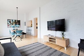 Stylish & Unique 3 Bdr Flat With Parking!