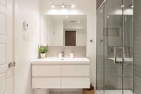 Exquisite Modern Condo in Little Italy