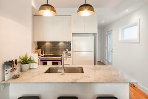 Exquisite Modern Condo in Little Italy