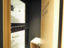LEO YU CAPSULE HOTEL Funabashi