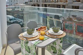 Phaedrus Living: Seaside Luxury Flat Lighthouse 67