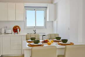 Phaedrus Living: Seaside Luxury Flat Lighthouse 67