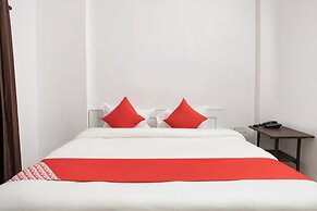 OYO 28691 Hotel Golden Star