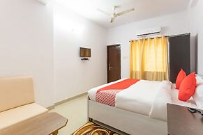 OYO 28691 Hotel Golden Star