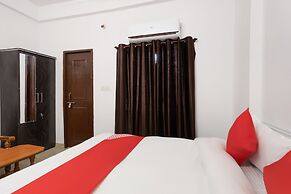 OYO 28691 Hotel Golden Star