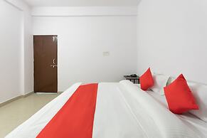 OYO 28691 Hotel Golden Star