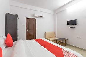 OYO 28691 Hotel Golden Star