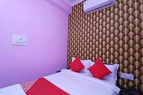 OYO 33471 Hotel Magadh Empire